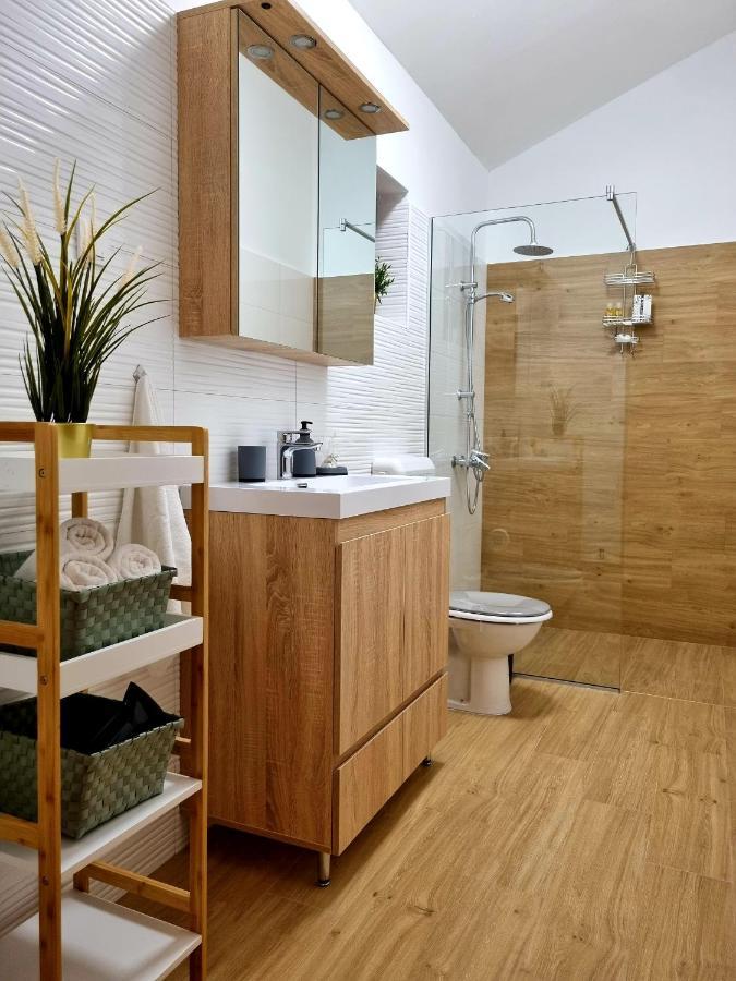 Leona Apartment